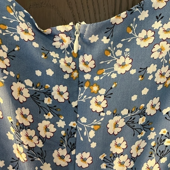 KorMei blue with white flowers romper with long cover in the back. Size M. NWT. - Picture 8 of 13